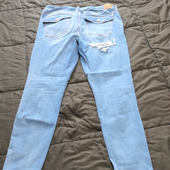 American Eagle Outfitters Women's Blue Distressed Jeans - Picture 10 of 10
